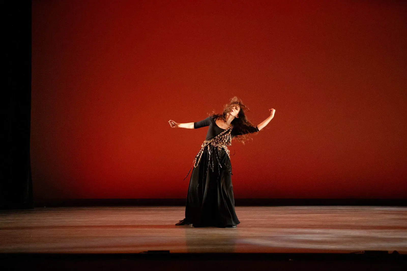 Banafsheh Amiri performing a solo gesture in Faryad