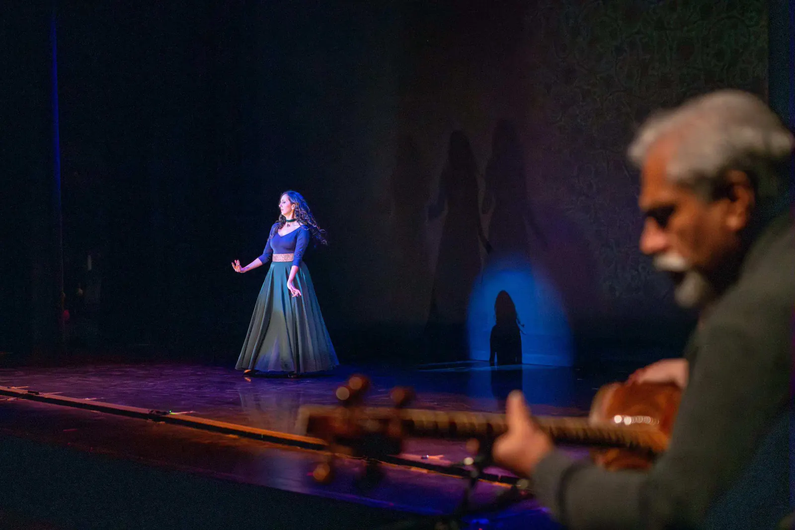Banafsheh Amiri performing Khazan with live music